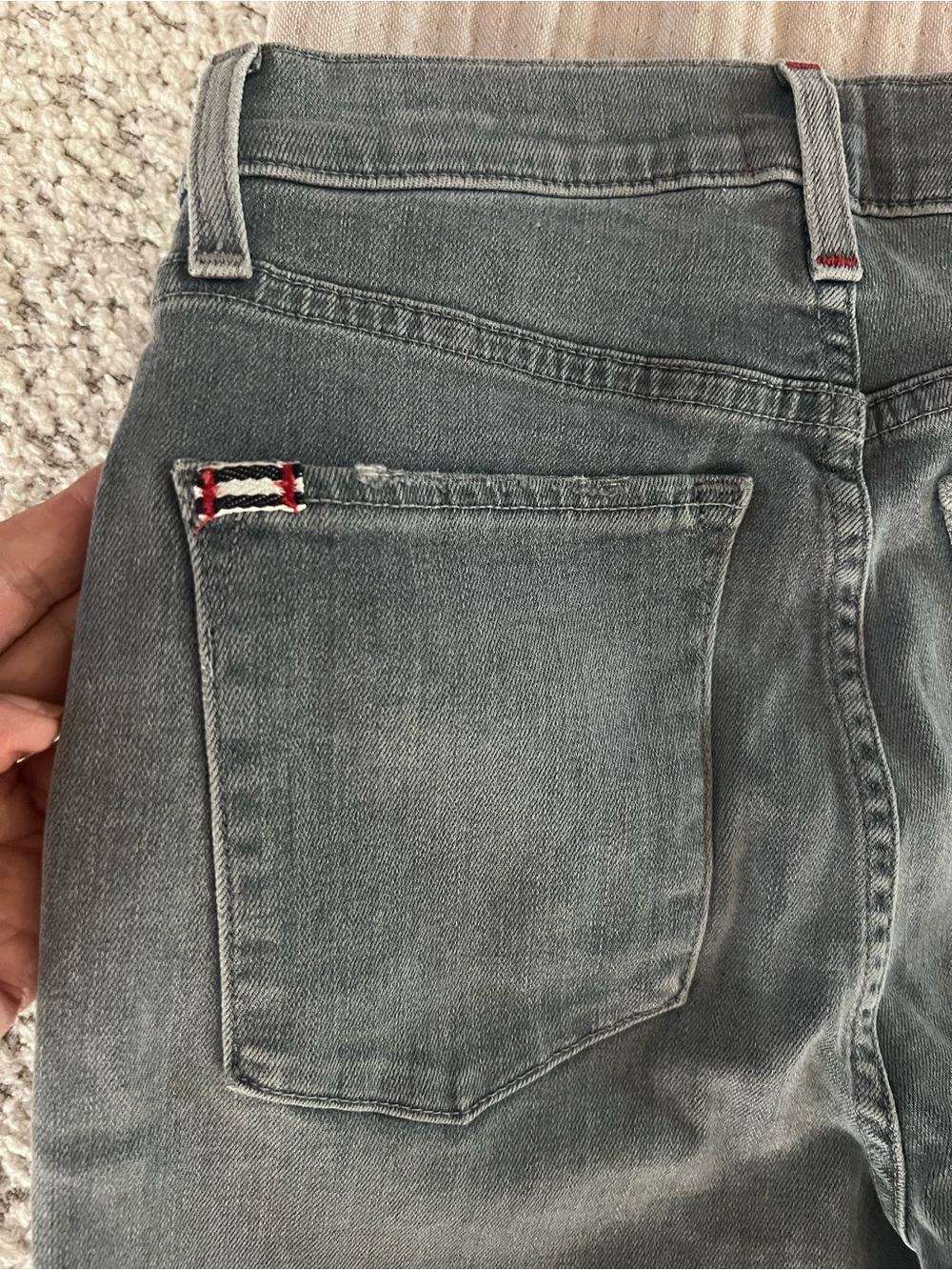 Alice & Olivia women jeans. color: Gray. size: 24 - Picture 7 of 9